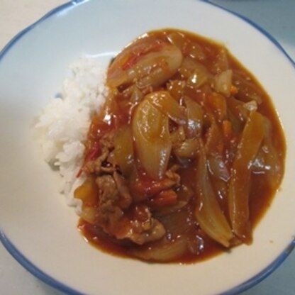 カレールーを使って、
甘めのハヤシライスになりました。
たっぷりのトマトと
玉ねぎなので美味しかったです。ごちそうさま